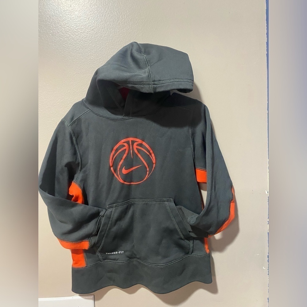 Nike Therma Fit XS gray Orange Logo Boys Hoodie Pull Over